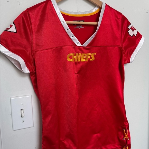 ✨ Vintage-Inspired Kansas City Chiefs Jersey Tee – Women’s Sz M bling Swiftie - Picture 4 of 10